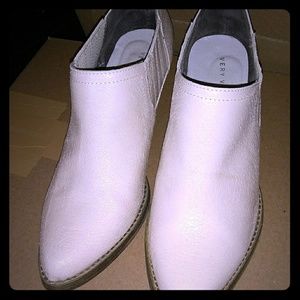 Women's Very Volatile western style shoe sz 8 1/5